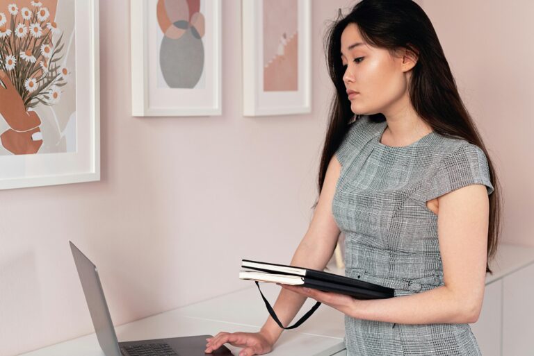 Standing desk vs regular desk home office comparison